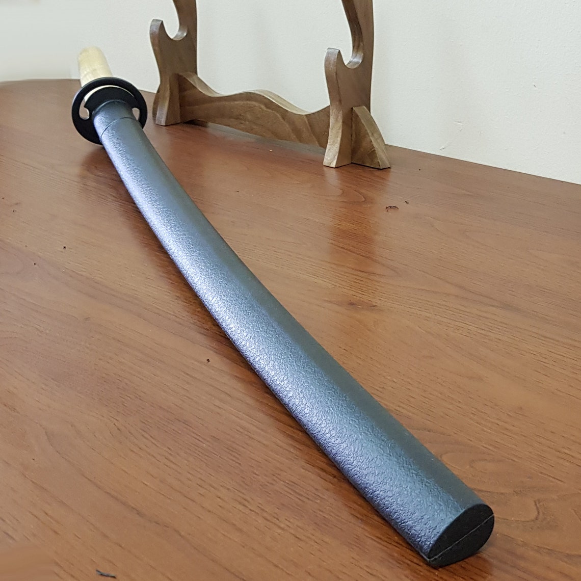 Wooden bokken Daito 102 cm (40.1") with patterned rubber tsuba and dome, plastic saya for Aikido and Kendo - Robinia Wood