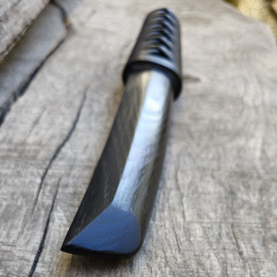 Wooden tanto for martial arts training, made of natural wood.