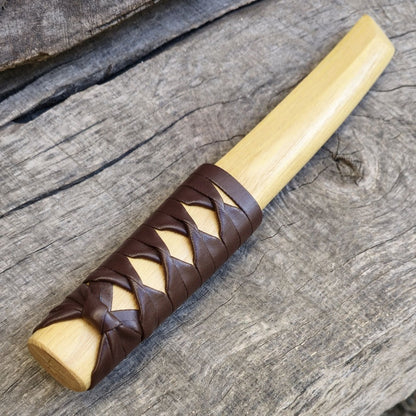 Wooden tanto for martial arts training, made of natural wood.