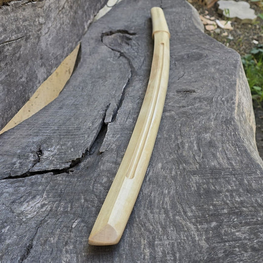 Bokken has a groove along the entire length, due to which the swing movements are obtained with a sound effect - a whistle.