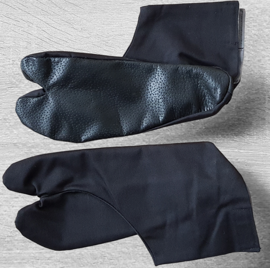 Lightweight cotton tabi for karate and judo practitioners