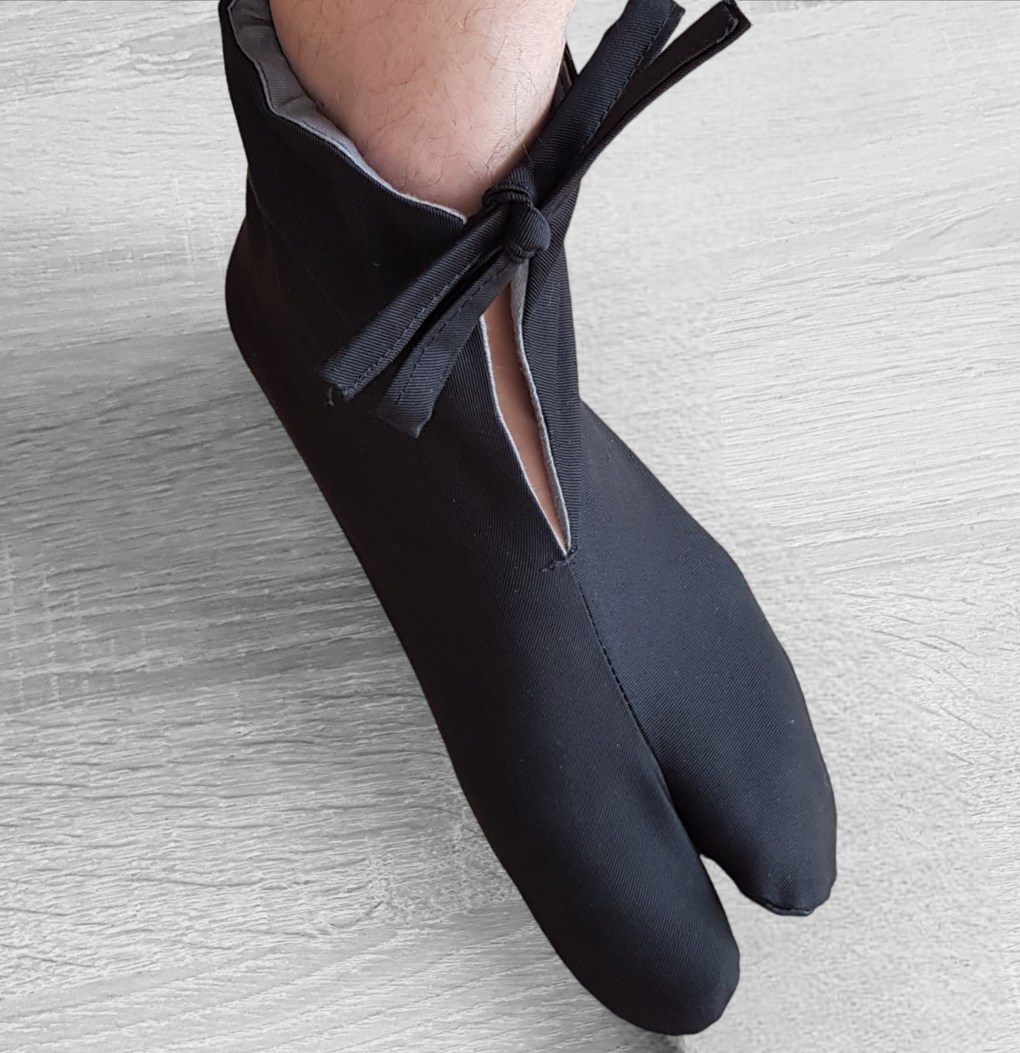 Durable tabi socks with split-toe design for martial arts practice