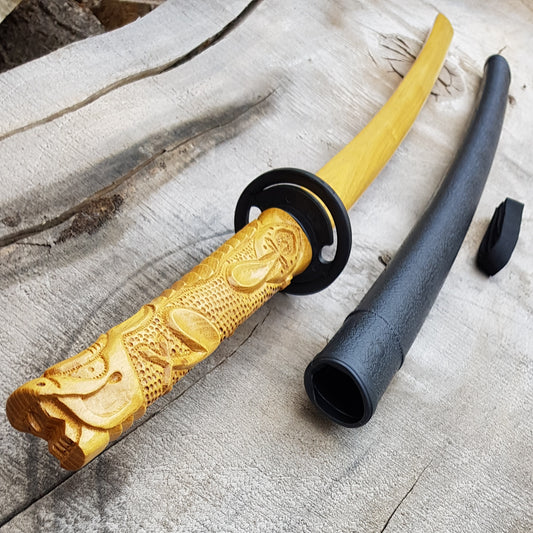 Wooden bokken Daito Deluxe Dragon with patterned rubber tsuba and dome, plastic saya for Iaido - Robinia