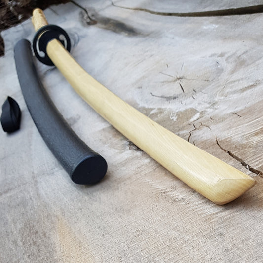 Wooden bokken Daito Deluxe Dragon with patterned rubber tsuba and dome, plastic saya for Iaido - European Hornbeam