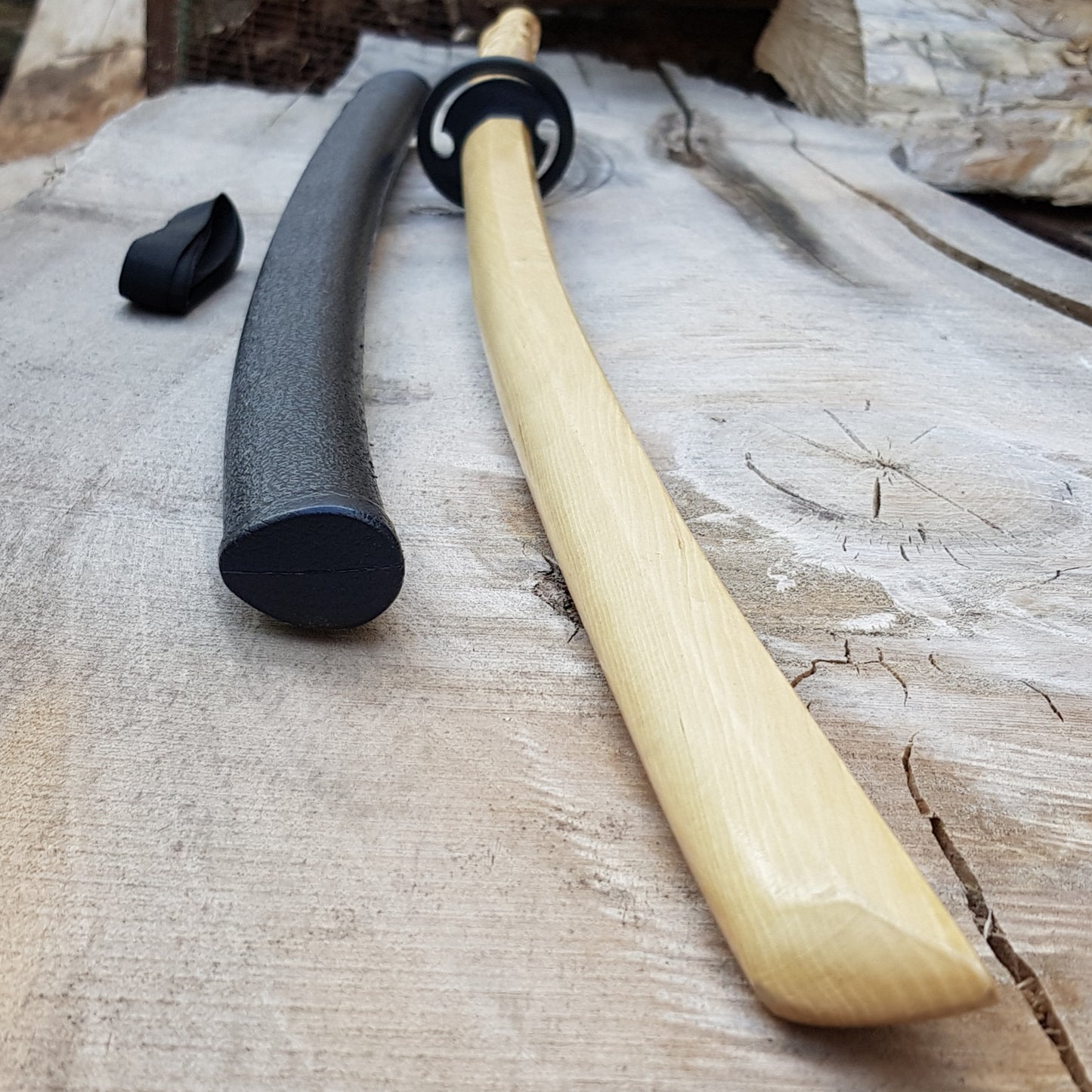 Wooden bokken Daito Deluxe Dragon with patterned rubber tsuba and dome, plastic saya for Iaido - European Hornbeam