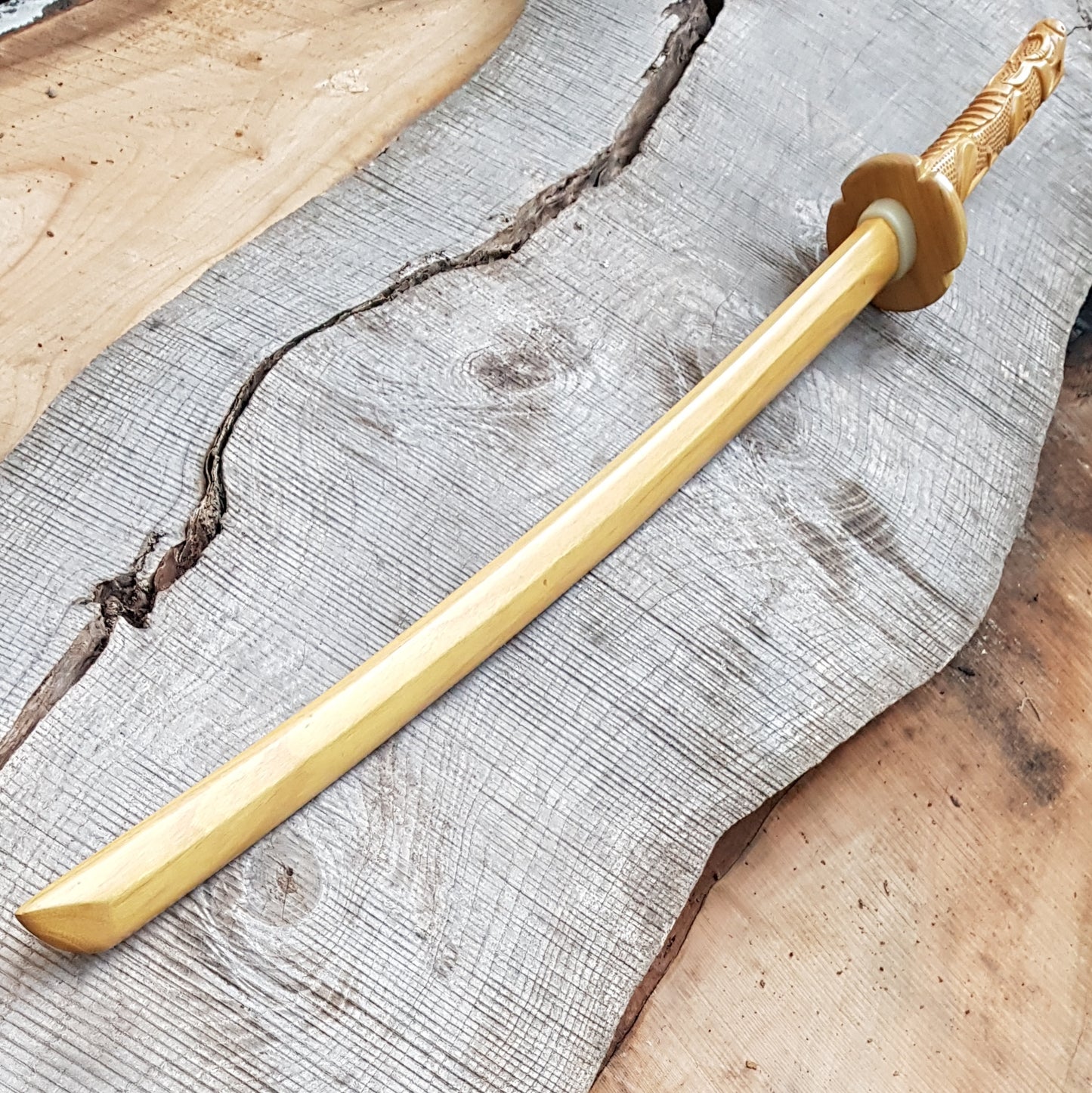 Дерев'яний Bokken Daito Deluxe Dragon 102 (40.1") см з цуба- Айкідо, Кендзюцу - Robinia Wood