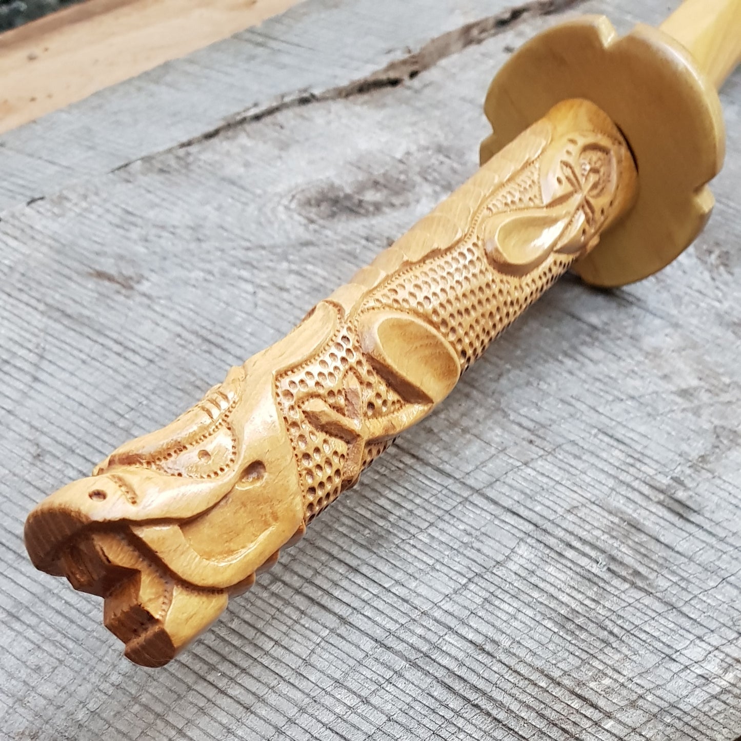 Дерев'яний Bokken Daito Deluxe Dragon 102 (40.1") см з цуба- Айкідо, Кендзюцу - Robinia Wood