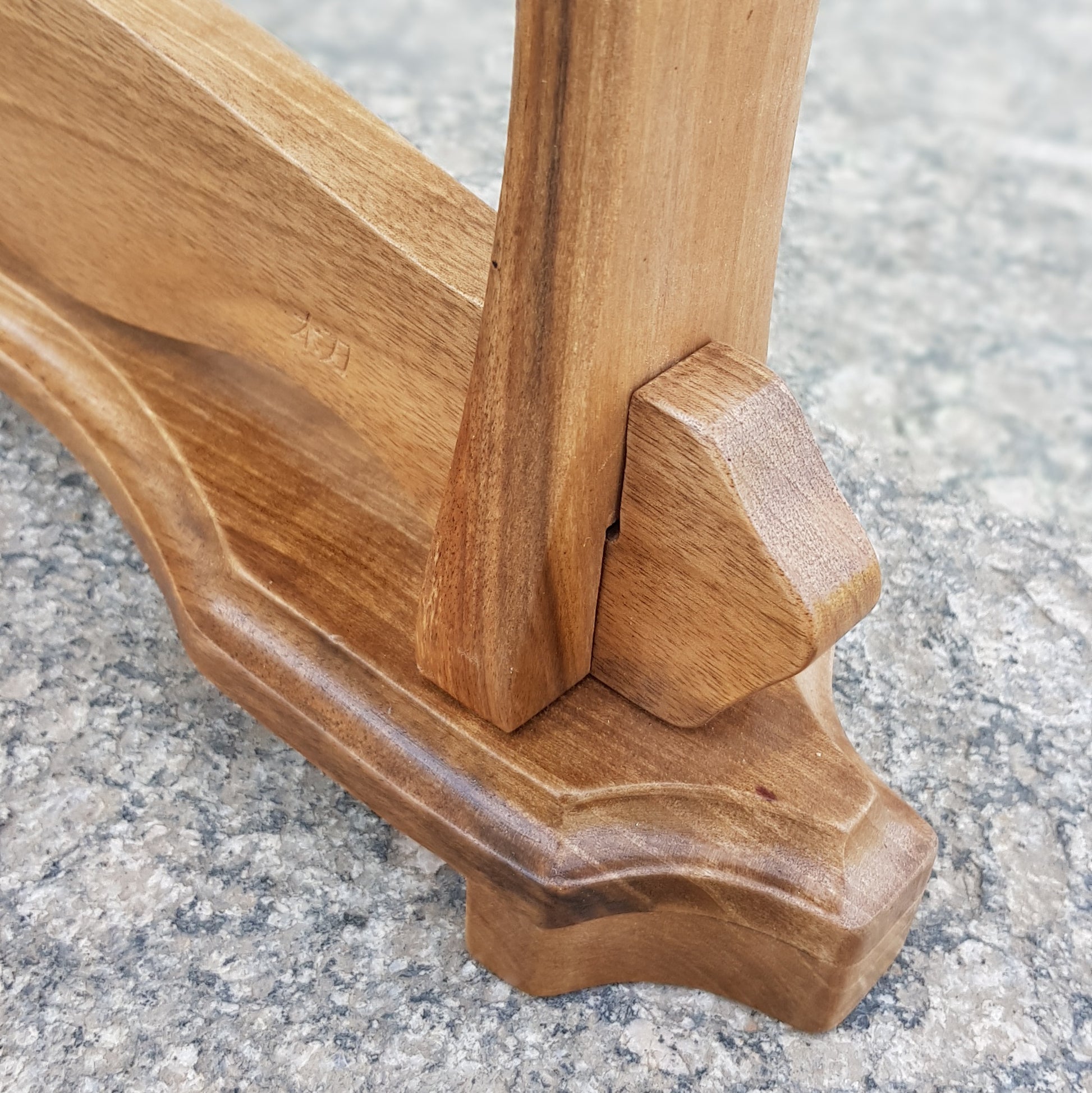 Elegant wooden stand for sword display – ideal for collectors and martial artists