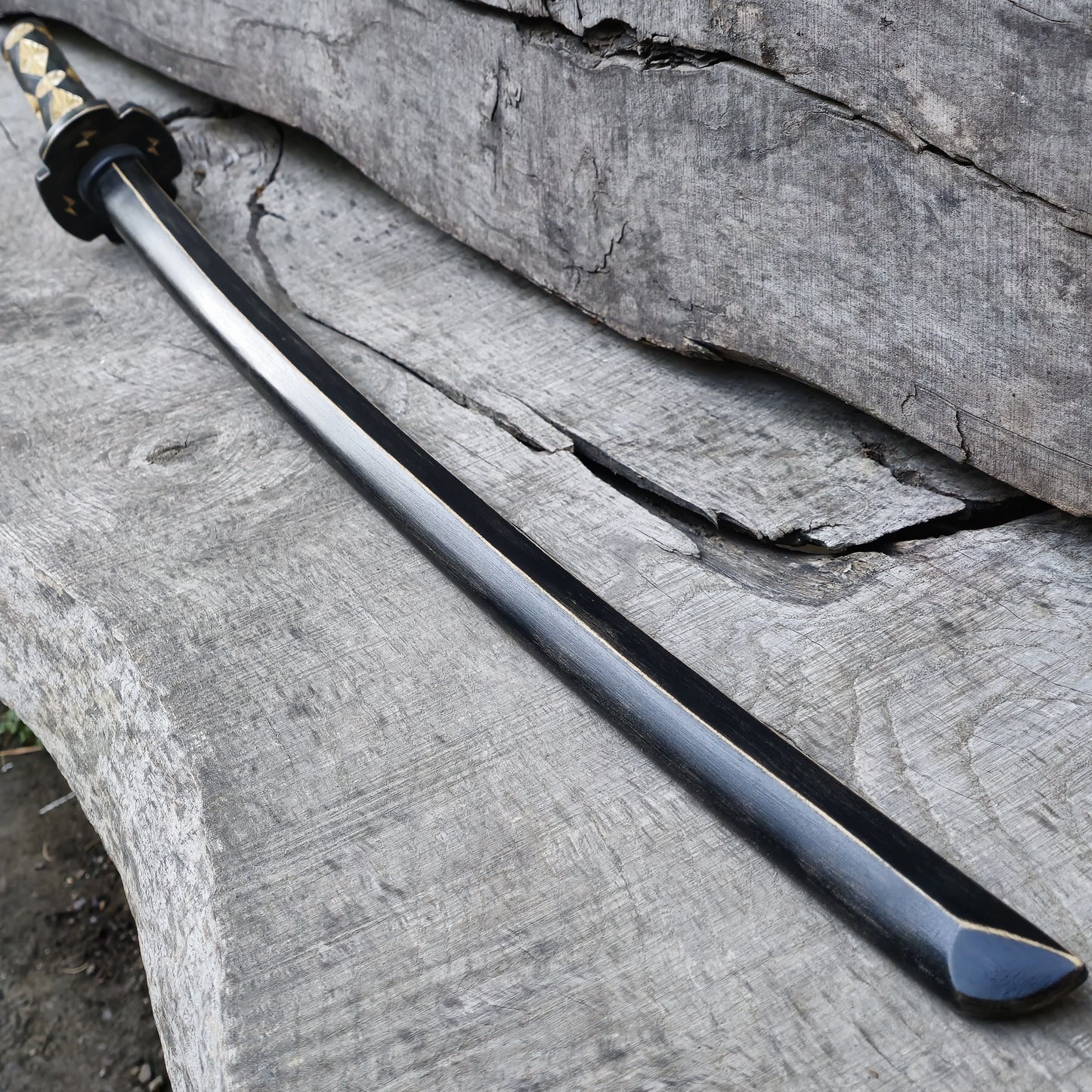 Premium wooden bokken for martial arts training, designed for kendo, aikido, and samurai practice. Durable wood with a smooth finish for optimal handling