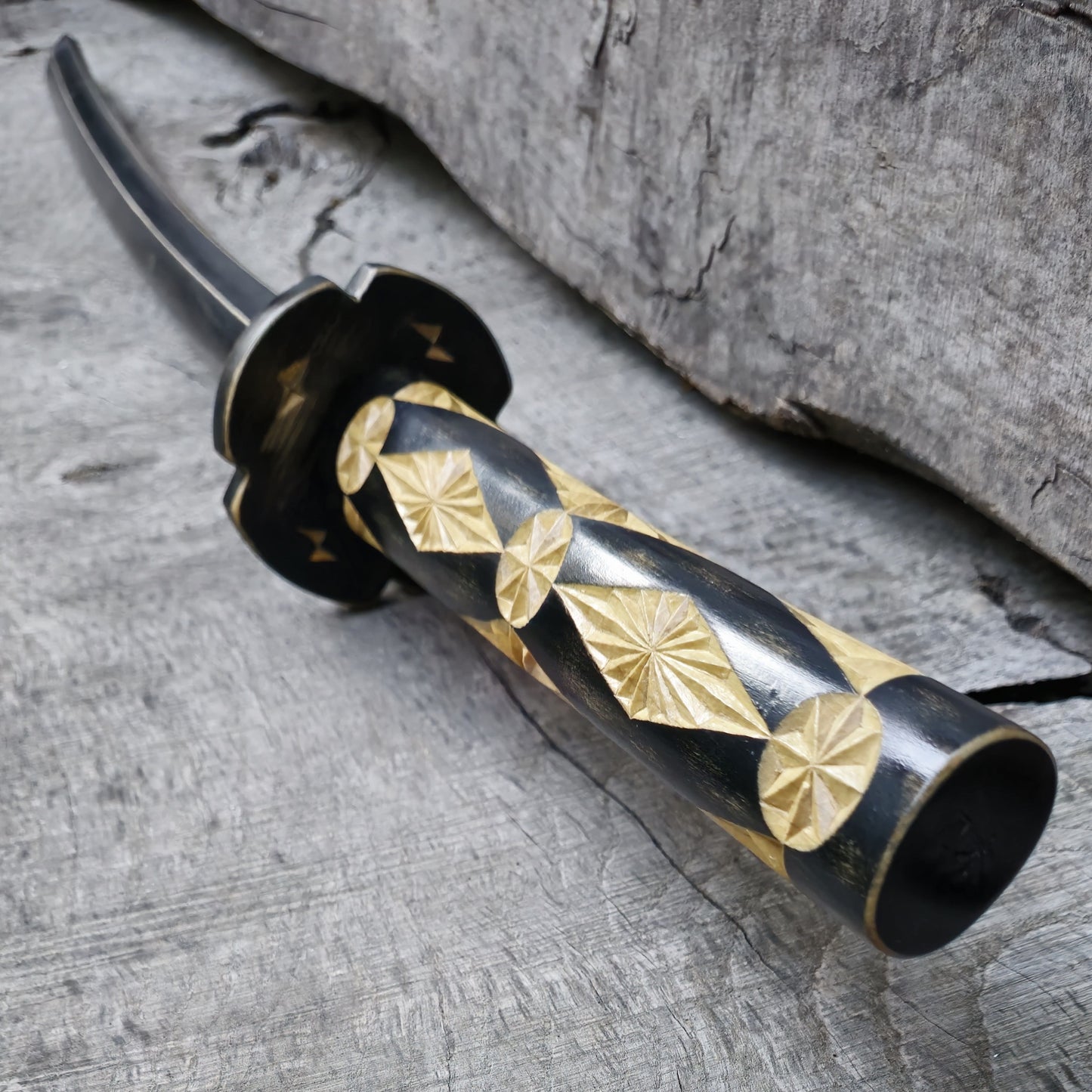 Premium wooden bokken for martial arts training, designed for kendo, aikido, and samurai practice. Durable wood with a smooth finish for optimal handling