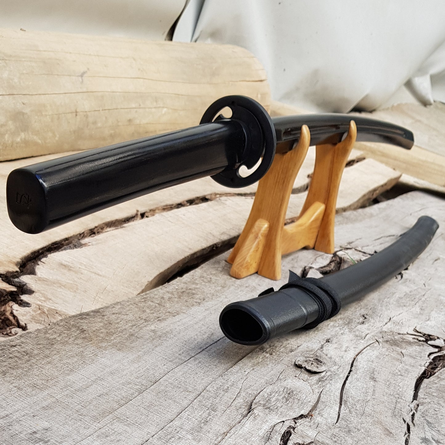 Wooden bokken Daito 102 cm (40.1") with groove, patterned rubber tsuba and dome, plastic saya for Aikido and Iaido - Robinia Wood