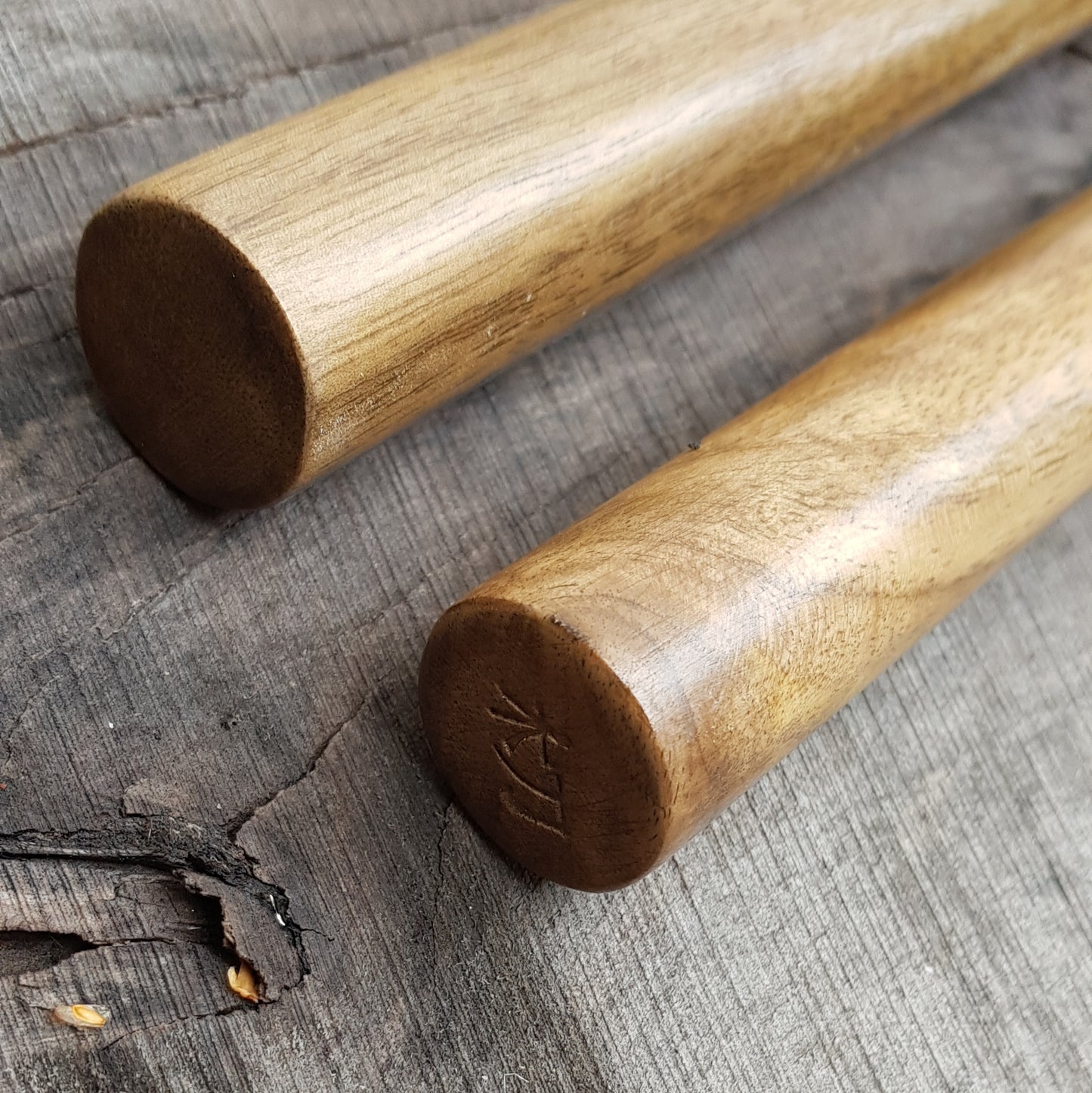 Short pair sticks Arnis Kali Eskrima Wing Chun Silat - Natural Wood Walnut