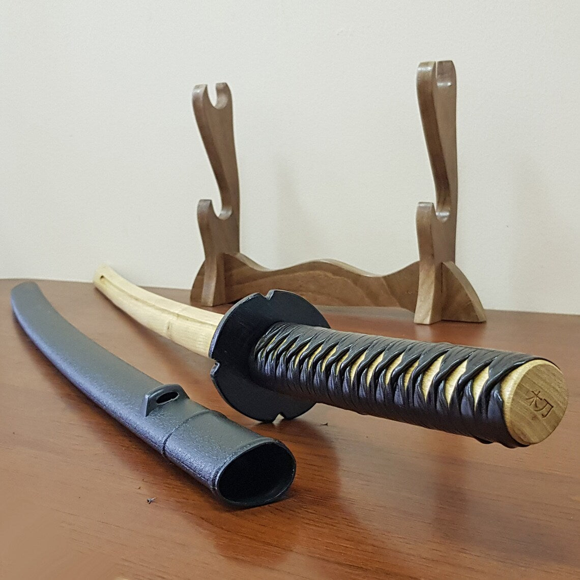 Wooden daito bokken with groove, tsuba, plastic saya and tsukamaki - Japanese sword 102 cm (40.1") for Aikido and Kendo - Robinia Wood
