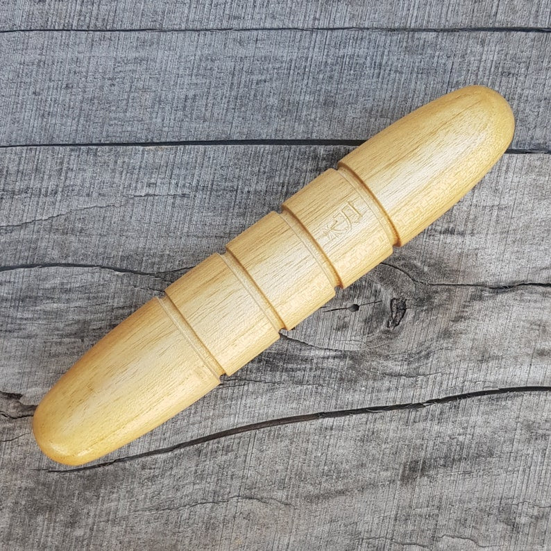 Дерев'яна масажна тренувальна паличка yawara з овальними кінцями - Robinia Wood