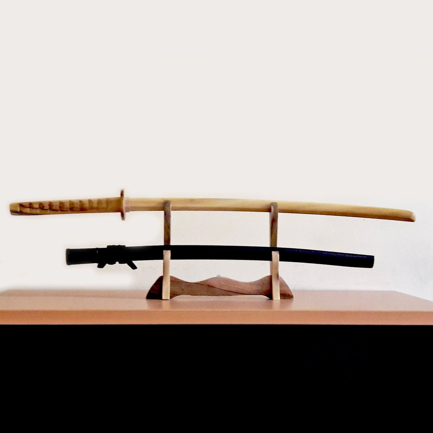 Wooden bokken Daito Deluxe with tsuba, plastic saya for Iaido - Robinia Wood